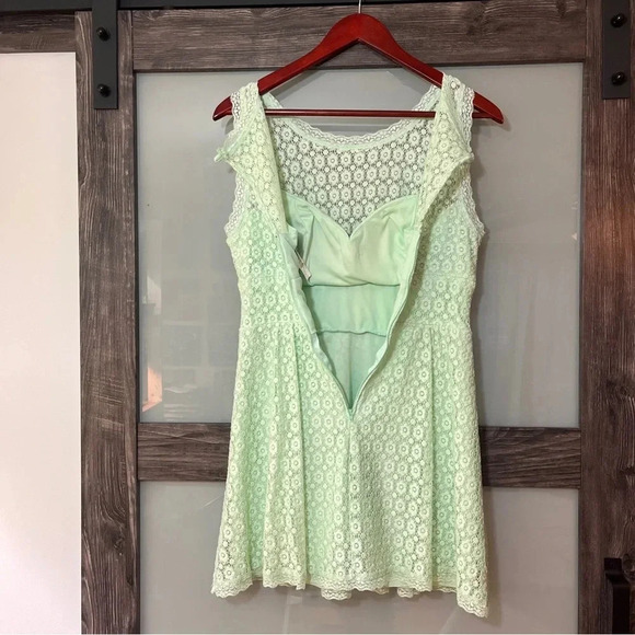 B Darlin Mini Mint Green Lace Overlay Juniors 11/12 Dress Prom/Graduation - Picture 6 of 11